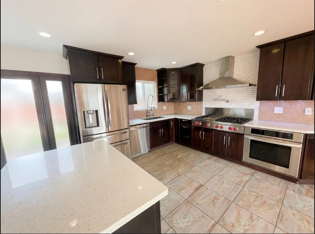 Building Photo - 400 Santa Maria Dr