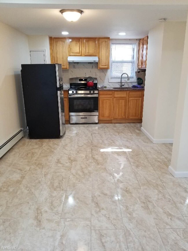 Building Photo - 4 br, 2 bath House - 62 Milton Avenue Unit 1