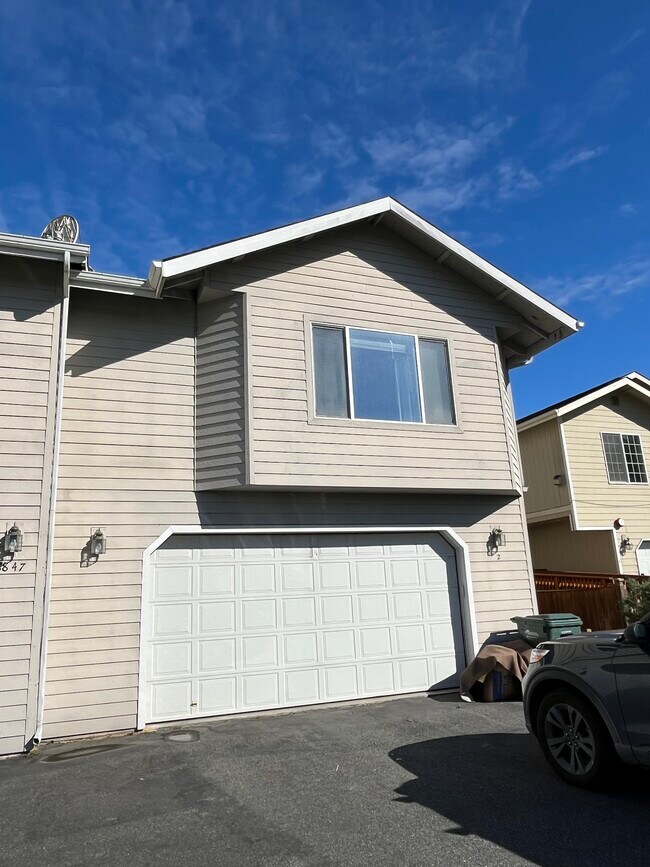 Foto del edificio - 8847 Lakehurst Dr