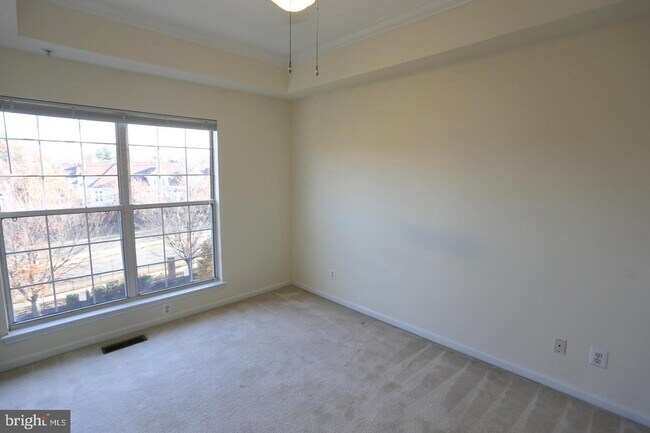 Foto del edificio - 7046 Falls Reach Dr