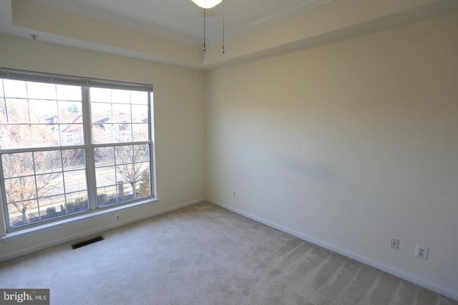 Building Photo - 7046 Falls Reach Dr