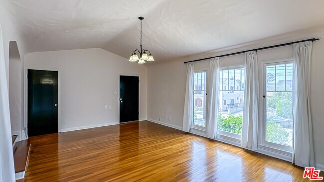 Building Photo - 650 Maltman Ave
