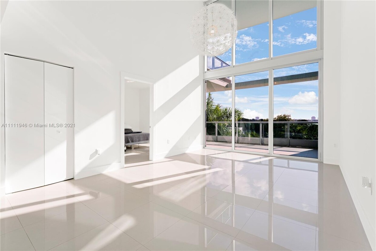 Primary Photo - 900 Biscayne Blvd