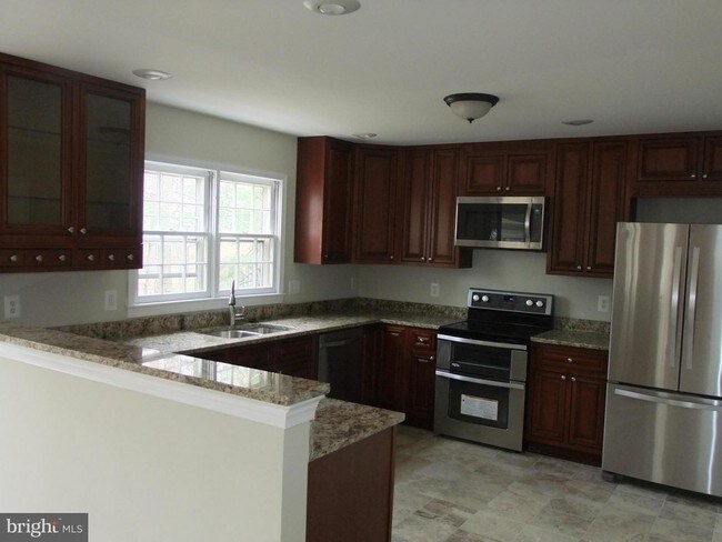 Building Photo - 8489 Silverview Dr
