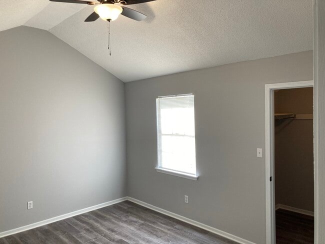 Foto del edificio - 2107 Highridge Dr