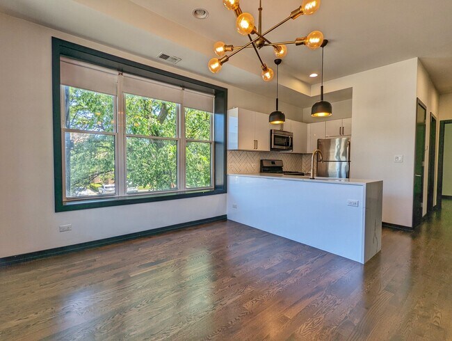 Building Photo - 2301 W Chicago Ave