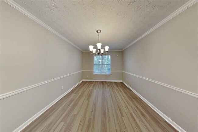 Building Photo - 3703 Majestic Dr SW