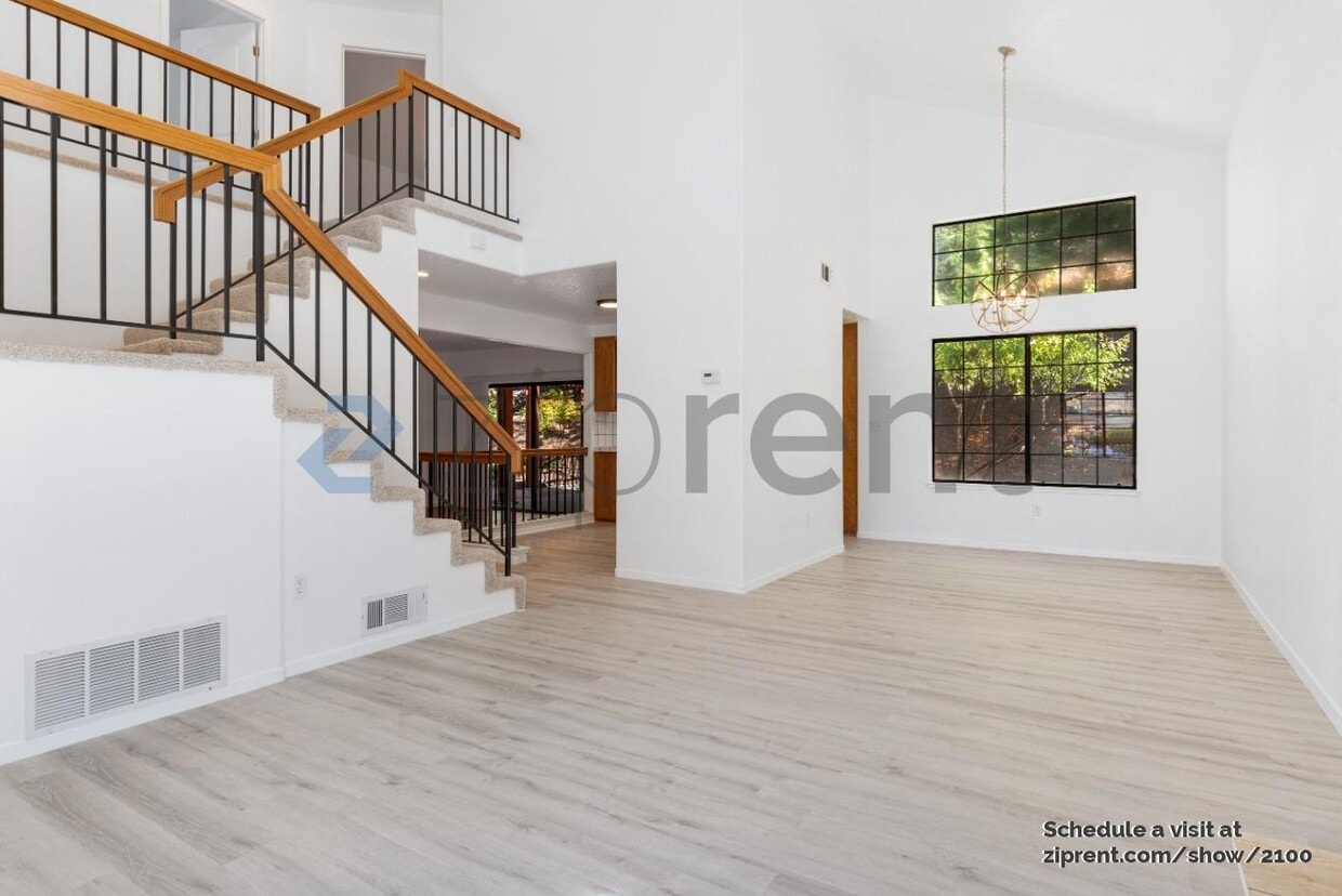 Foto principal - 5429 Cabrillo Sur