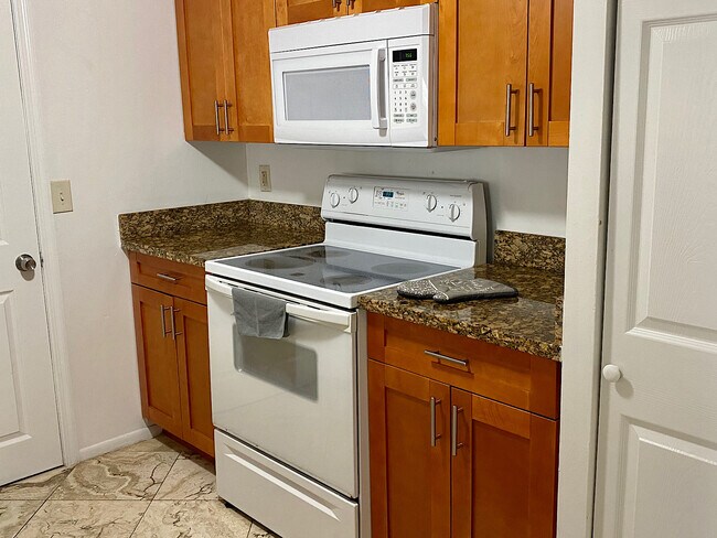 Building Photo - 9733 Westview Dr