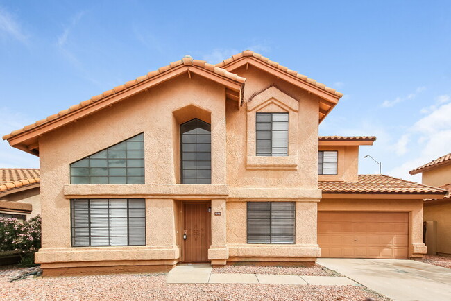 Building Photo - 4546 E Villa Theresa Dr