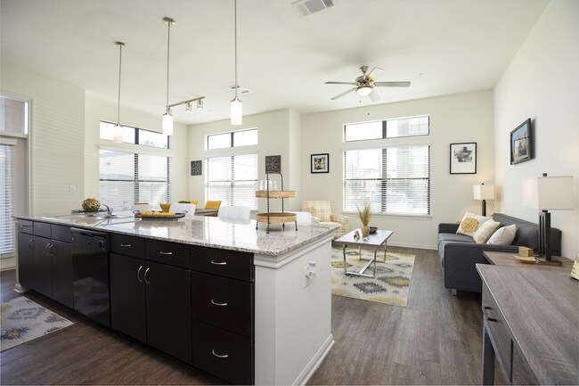 Foto del edificio - Hot Deal: 1 Month + Waived Fees!