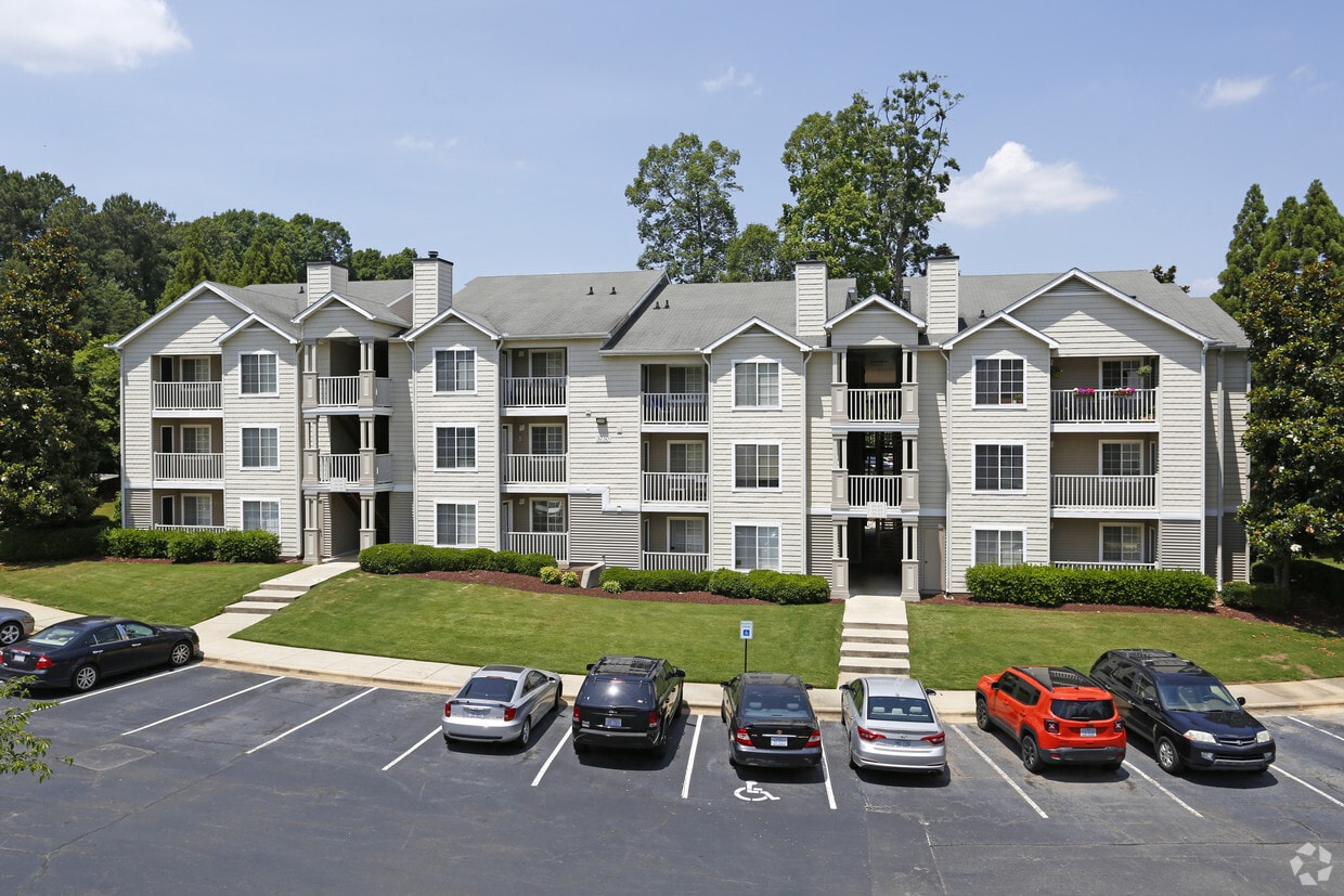 Colonial Grand at Trinity Commons Apartments Raleigh, NC