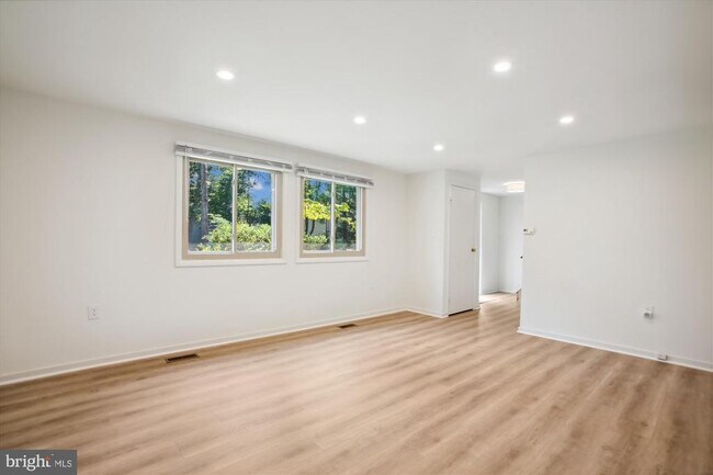 Building Photo - 11571 Shadbush Ct