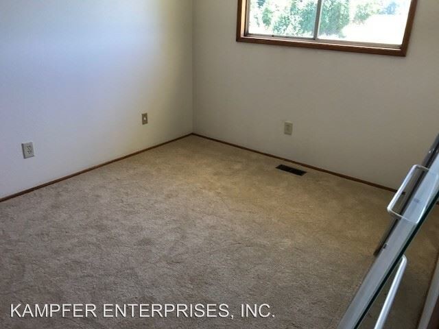 Foto del edificio - 1104-1128 NE North Nebergall Loop