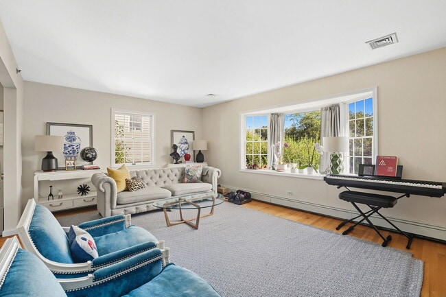 Living Room - 53 Prince St