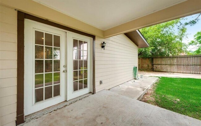 Building Photo - 5003 Lymbar Dr