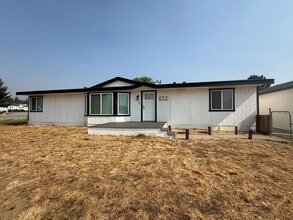 Building Photo - 652 S Larch Ave