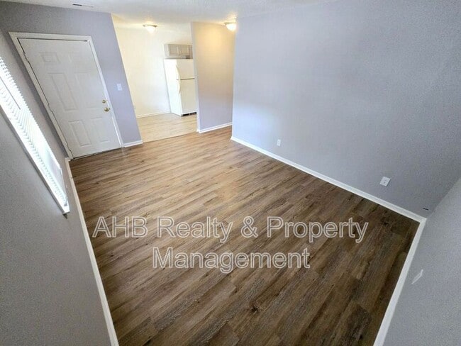 Building Photo - 2485 Michelle Dr