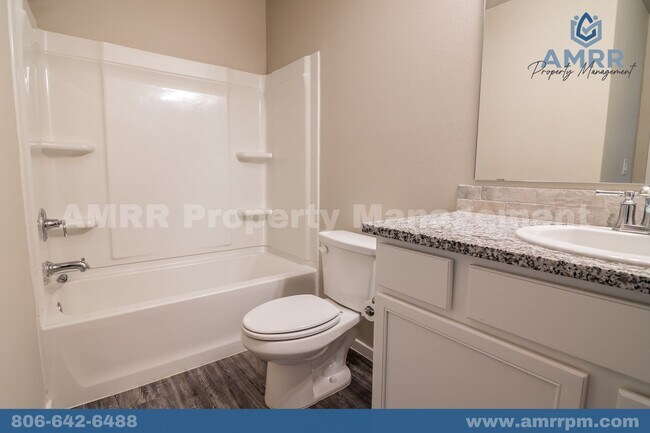 Building Photo - 2127 N Texas Ave