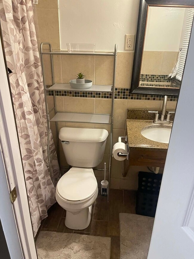 Building Photo - 605 30th Ave W