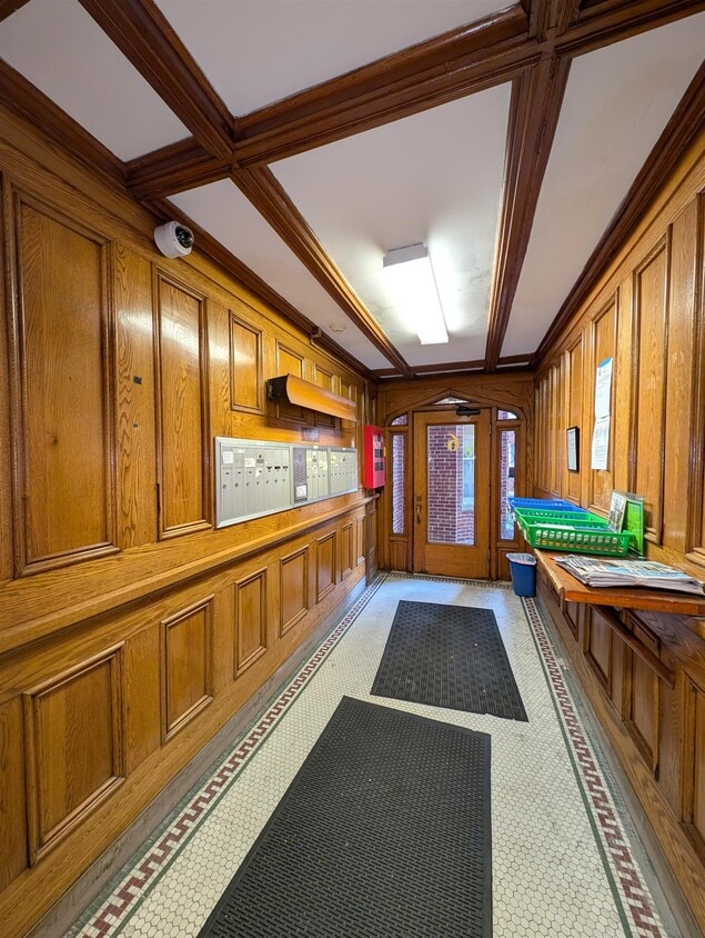 Primary Photo - 4 Craigie Cir