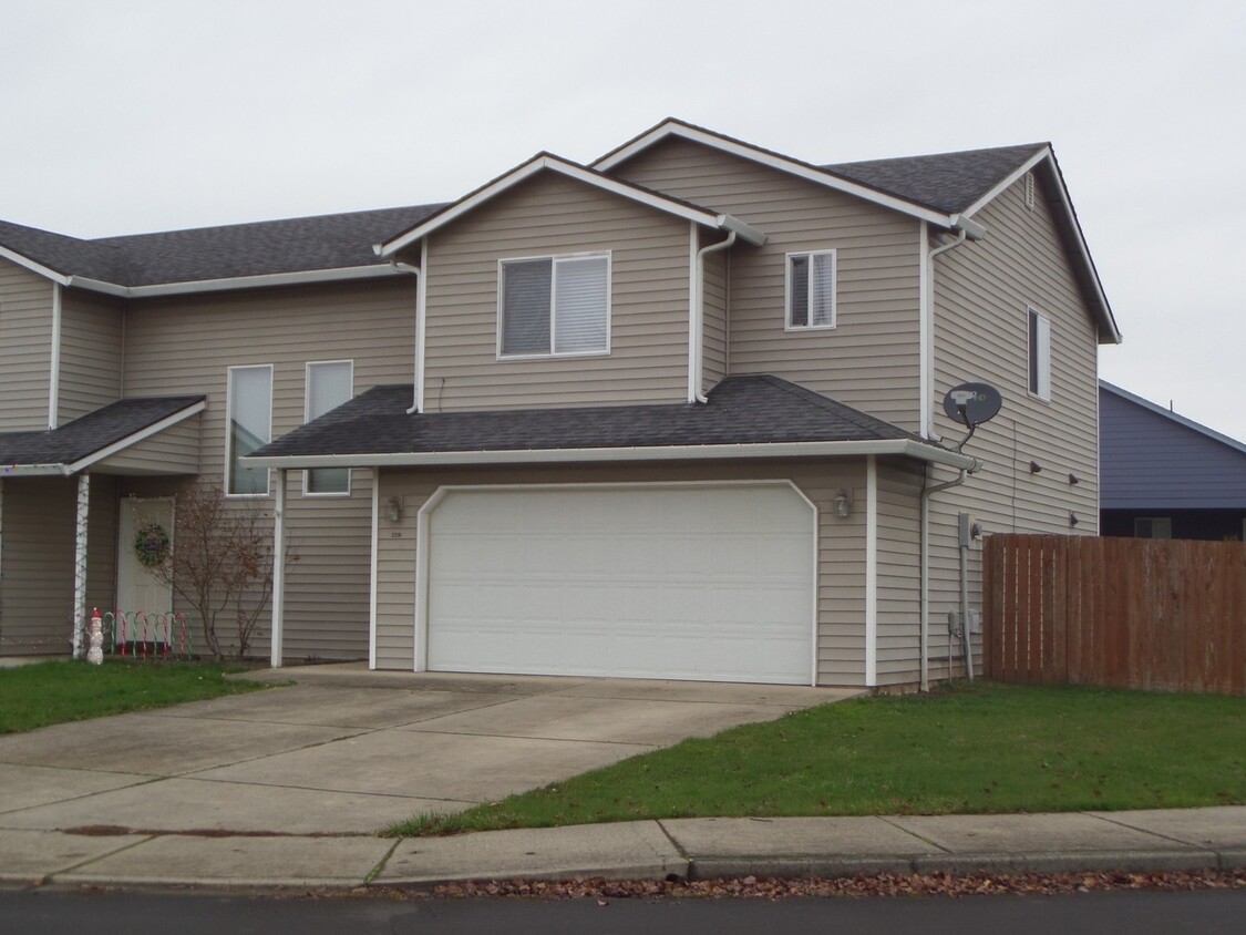 Primary Photo - 3BD Duplex in Battle Ground
