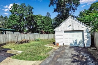 Building Photo - 85 Lake St