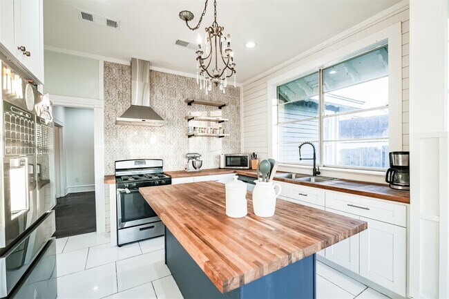 Foto del edificio - 4016 Avenue Q 1/2