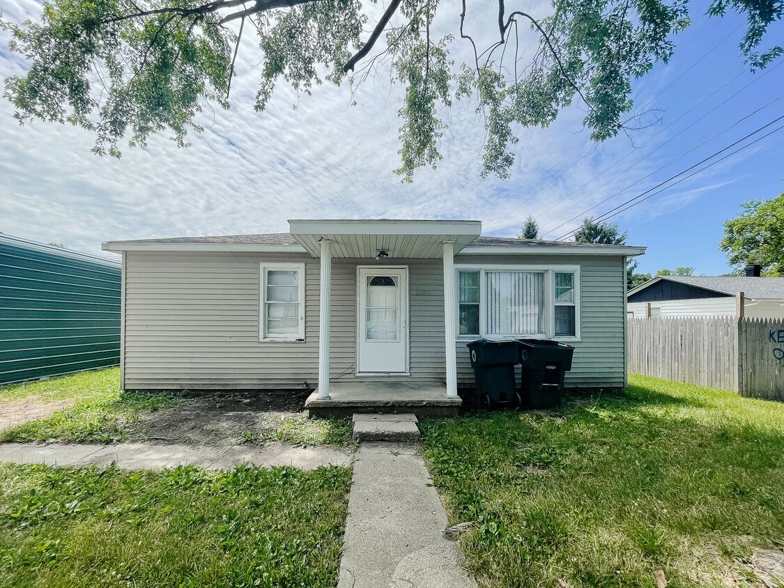 Foto principal - 4 Bed 2 Bath