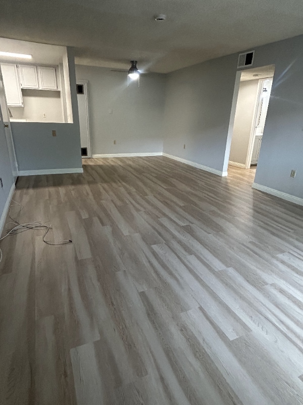 Building Photo - 309 E Elk Ave