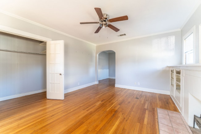 Foto del edificio - 3708 W 5th St