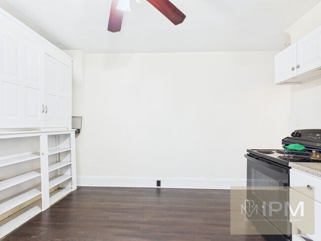 Building Photo - RENT SPECIAL! 1/2 FIRST MONTHS RENT IF DEPOSIT PLACED BY 3/31!