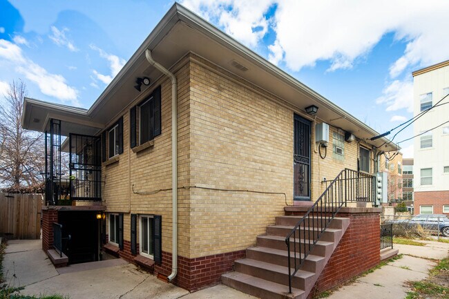 Building Photo - 2042 S Josephine St