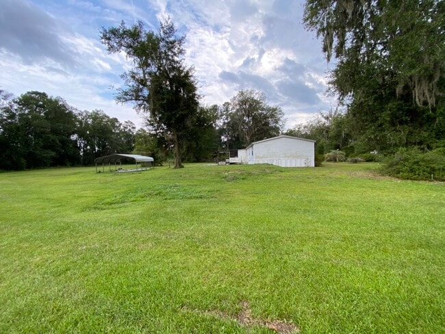 Building Photo - 3 bedroom 2 bath Mobile Home on 1 acre in ...