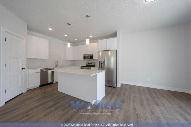 Foto del edificio - Spacious Twin Home - EV friendly - North S...