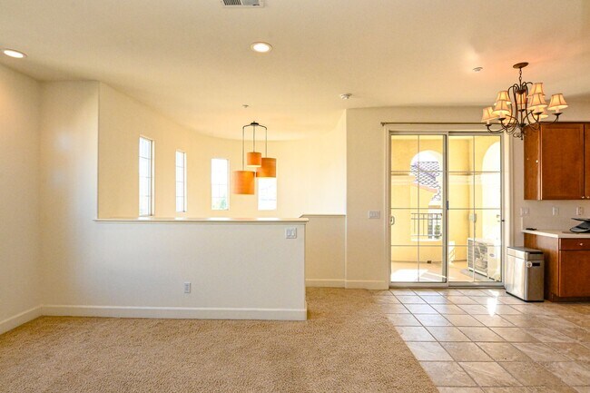 Building Photo - Stunning Views & Smart Home Features in Co...
