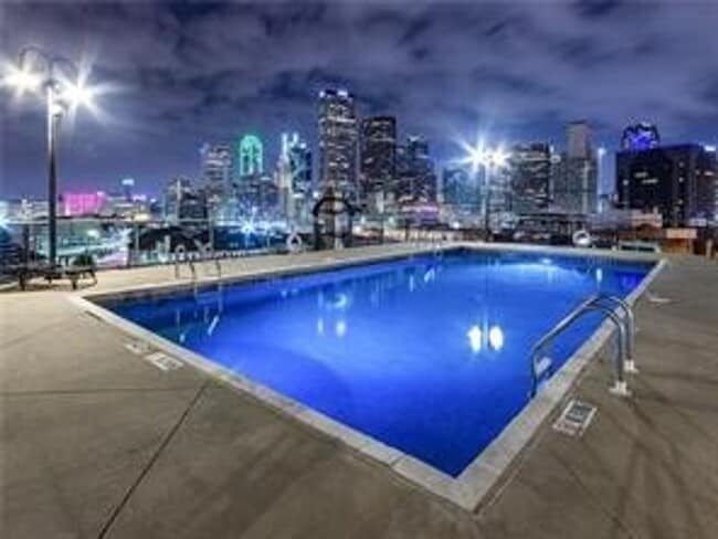Building Photo - Covered 1 BD Loft Condo located in the hea...