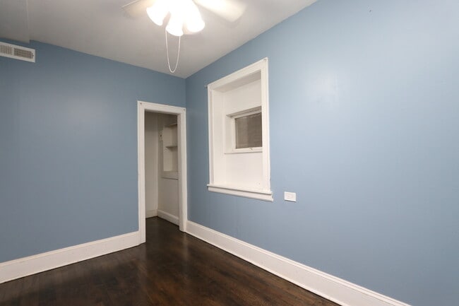 Foto del edificio - 2242 N Mason Ave
