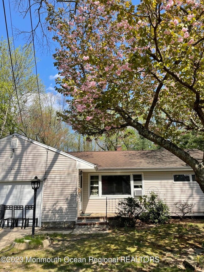 Building Photo - 209 Oakhurst Rd