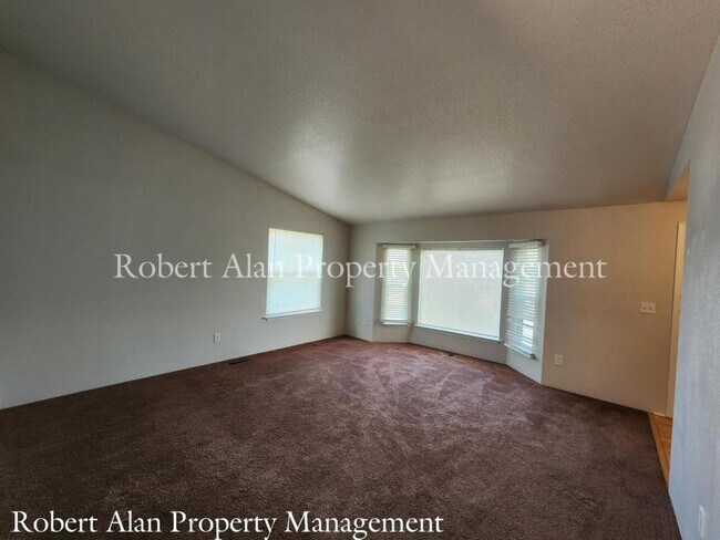 Foto del edificio - 1006 SW Nye Ave