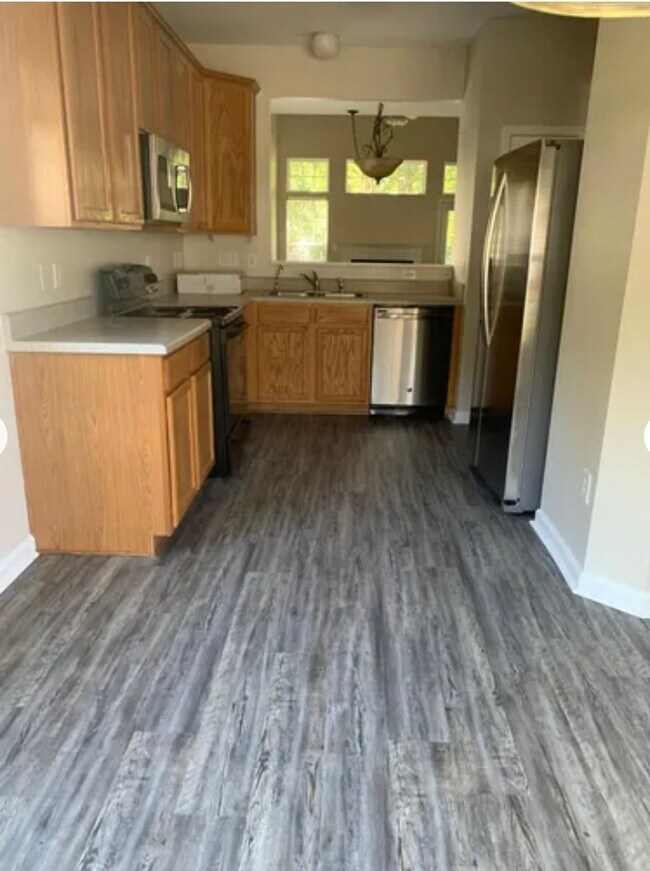 Foto del edificio - 1660 Backcreek Ln