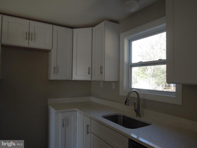 Building Photo - 7117 Bridoon Ave