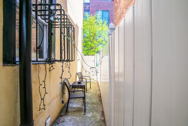 Foto del edificio - Two Bed Graduate Hospital Apartment