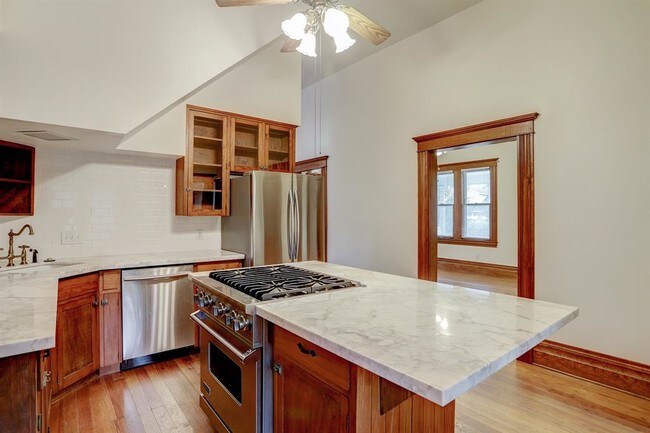 Foto del edificio - 239 W 23rd St