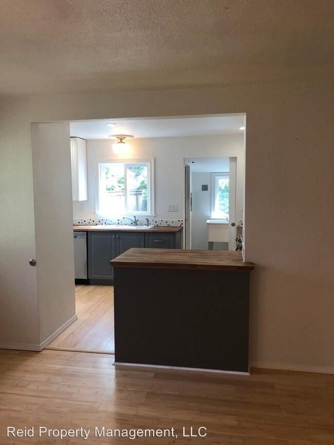 Building Photo - 3 br, 1 bath House - 2217 Winfield Ave