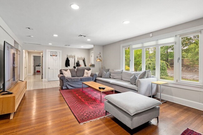 Foto del edificio - 580 Dedham St