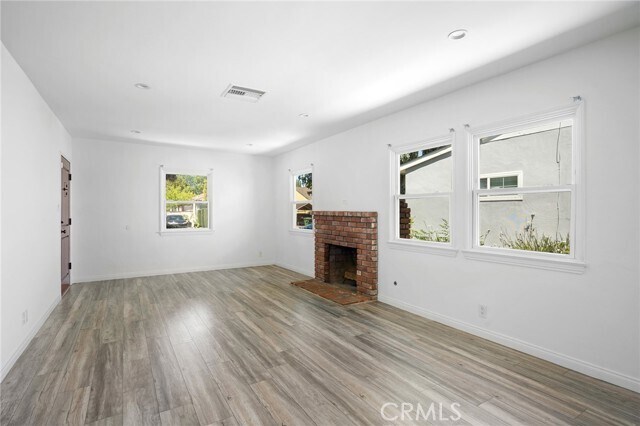 Foto del edificio - 6438 Densmore Ave