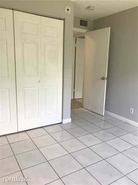 Foto del edificio - 2 br, 2 bath  - 3560 NW 114th Ter