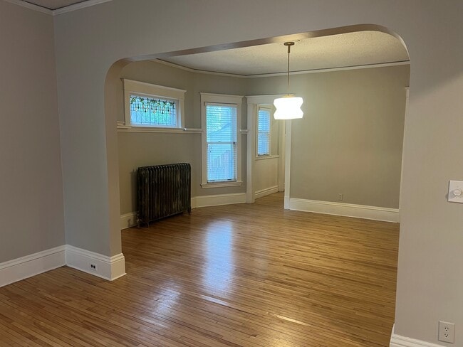 Building Photo - 3036 Harriet Ave