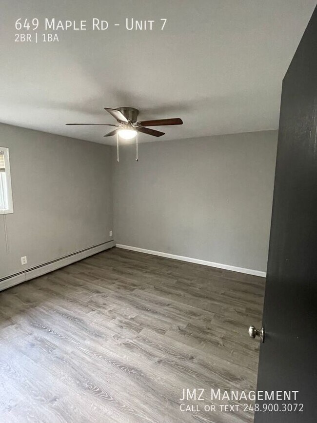 Foto del edificio - 649 W Maple Rd